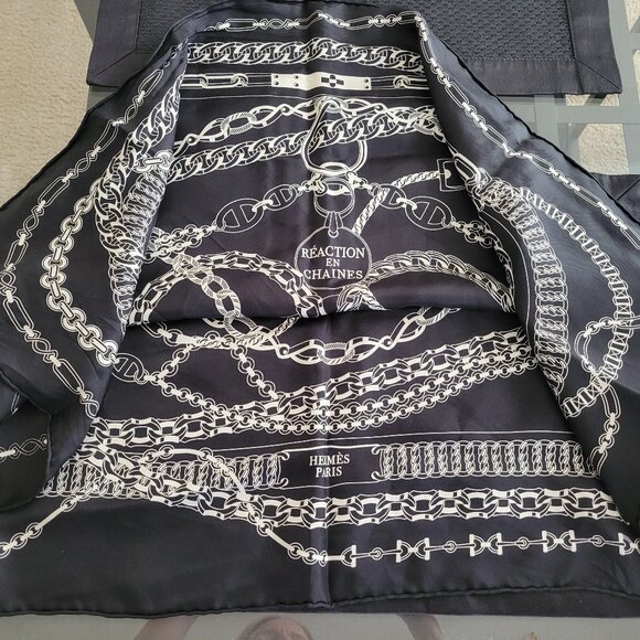 Authentic Hermes scarf 100% SILK "Reaction En Chaine 90cm. EUC! - Picture 1 of 6